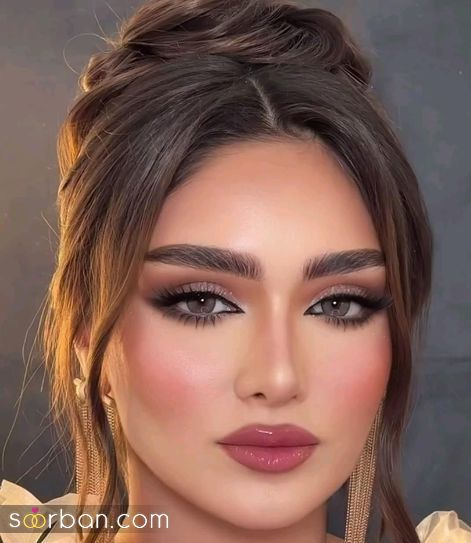 ترند میکاپ خط چشم ۲۰۲۵ | ترندهای میکاپ ۲۰۲۵ از آرایش چشم گربه ای تا خط چشم رنگی