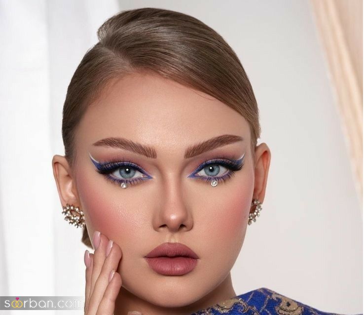 ترند میکاپ خط چشم ۲۰۲۵ | ترندهای میکاپ ۲۰۲۵ از آرایش چشم گربه ای تا خط چشم رنگی