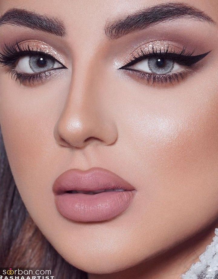 ترند میکاپ خط چشم ۲۰۲۵ | ترندهای میکاپ ۲۰۲۵ از آرایش چشم گربه ای تا خط چشم رنگی