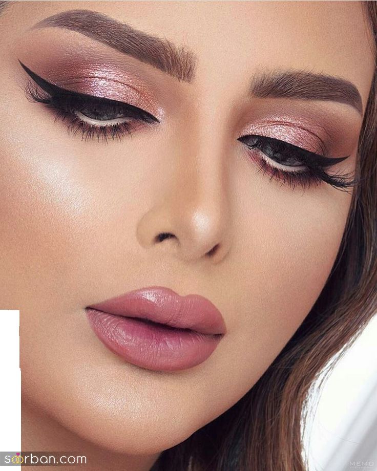 ترند میکاپ خط چشم ۲۰۲۵ | ترندهای میکاپ ۲۰۲۵ از آرایش چشم گربه ای تا خط چشم رنگی