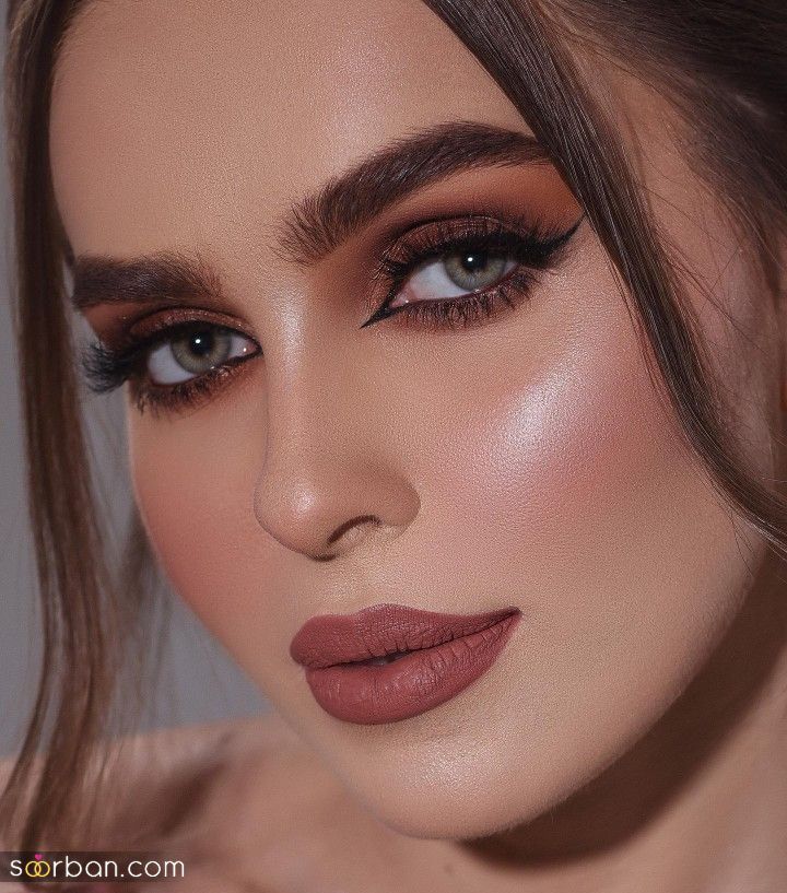 ترند میکاپ خط چشم ۲۰۲۵ | ترندهای میکاپ ۲۰۲۵ از آرایش چشم گربه ای تا خط چشم رنگی