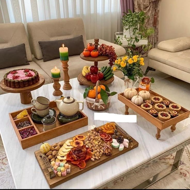 چیدمان میز پذیرایی | شیک ترین ایده های ساده و خلاقانه چیدمان میز پذیرایی برای انواع دورهمی ها