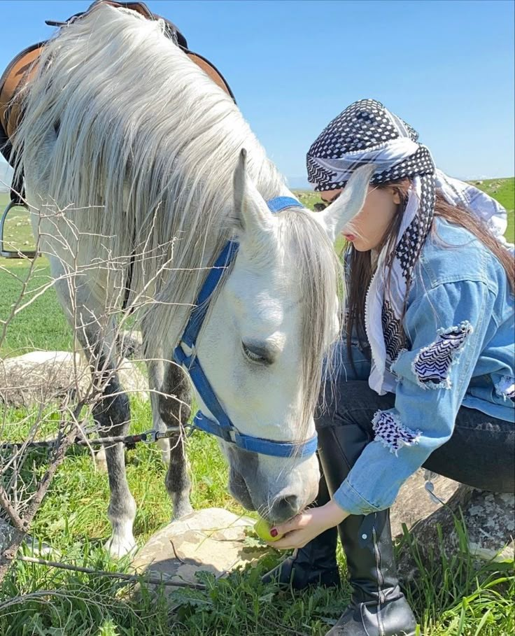 عکس دختر واقعی برای پروفایل | ۳۰ عکس واقعی با ژست‌ها و استایل‌های خاص و دخترونه برای پروفایل و استوری!