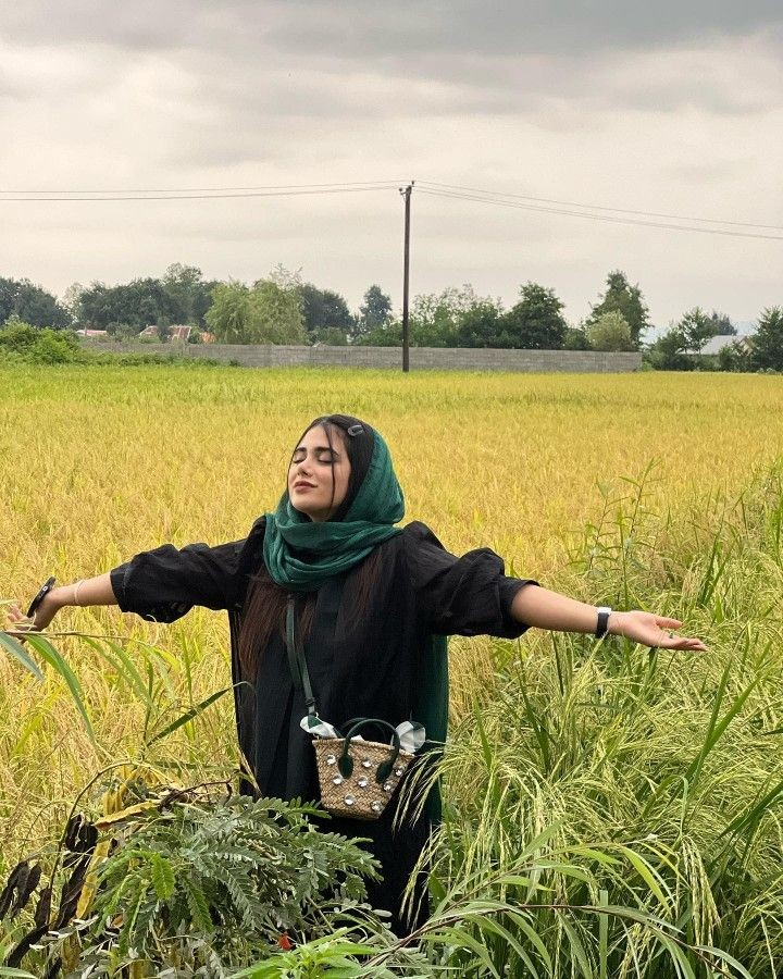 عکس دختر واقعی برای پروفایل | ۳۰ عکس واقعی با ژست‌ها و استایل‌های خاص و دخترونه برای پروفایل و استوری!