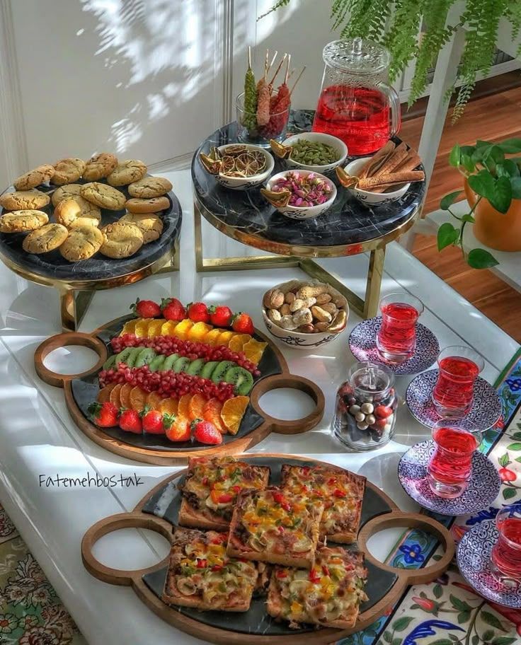 چیدمان میز پذیرایی | شیک ترین ایده های ساده و خلاقانه چیدمان میز پذیرایی برای انواع دورهمی ها