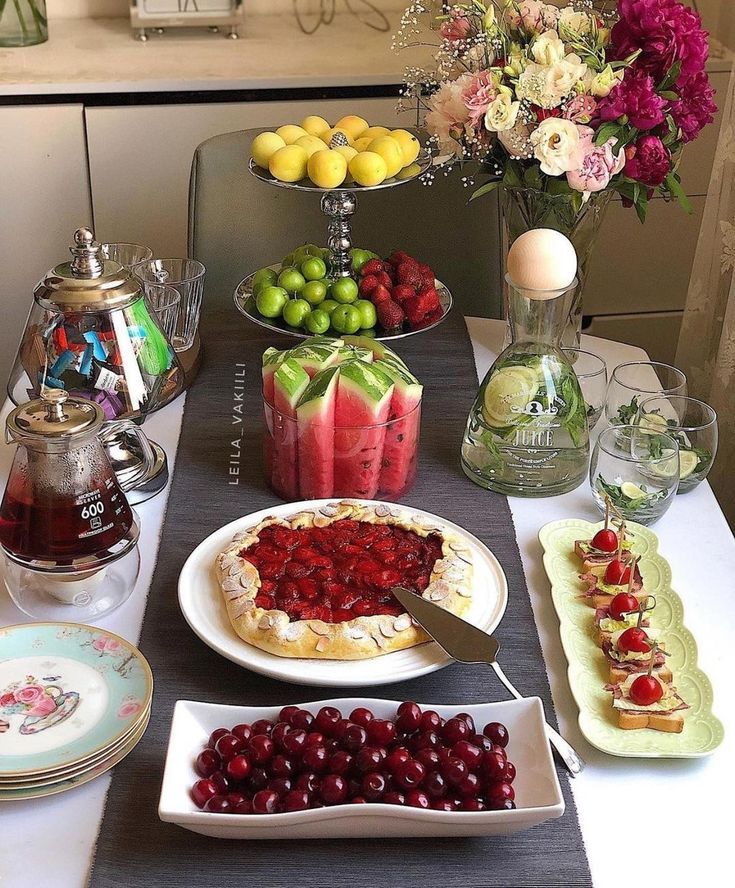 چیدمان میز پذیرایی | شیک ترین ایده های ساده و خلاقانه چیدمان میز پذیرایی برای انواع دورهمی ها