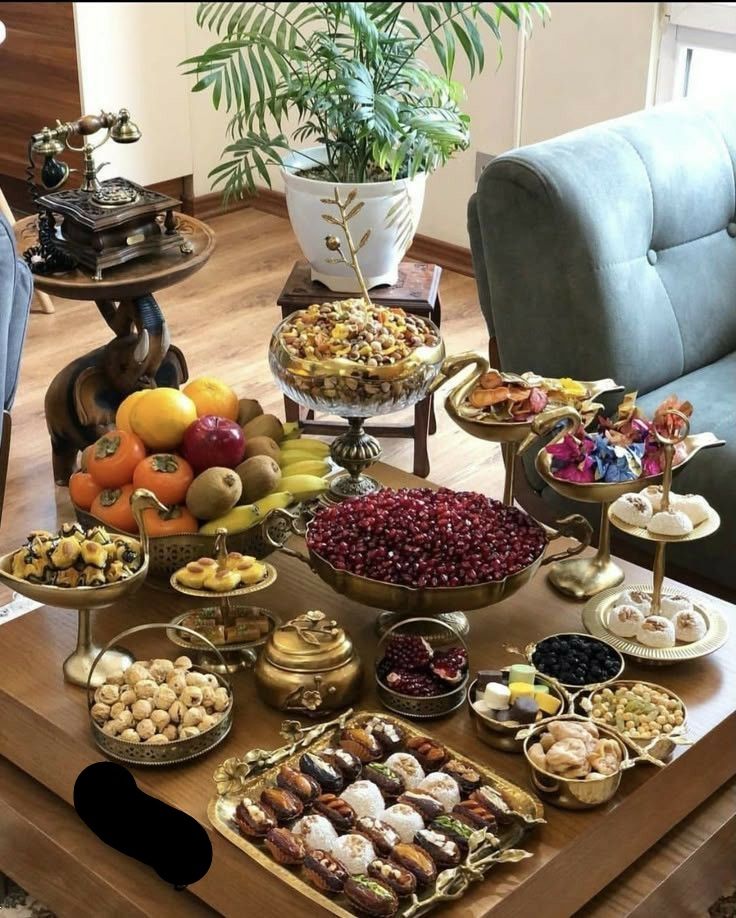 چیدمان میز پذیرایی | شیک ترین ایده های ساده و خلاقانه چیدمان میز پذیرایی برای انواع دورهمی ها