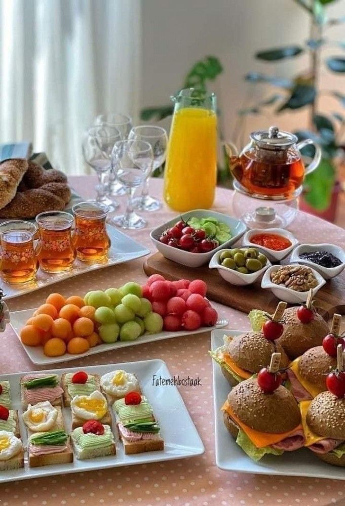 چیدمان میز پذیرایی | شیک ترین ایده های ساده و خلاقانه چیدمان میز پذیرایی برای انواع دورهمی ها