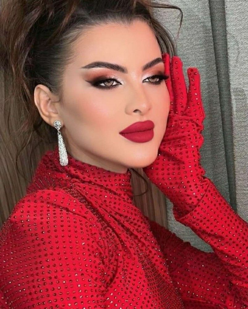 آرايش با رژ قرمز | 20 مدل آرايش با رژ قرمز برای عروسی و بیرون + معرفی بهترین سایه با رژ لب قرمز