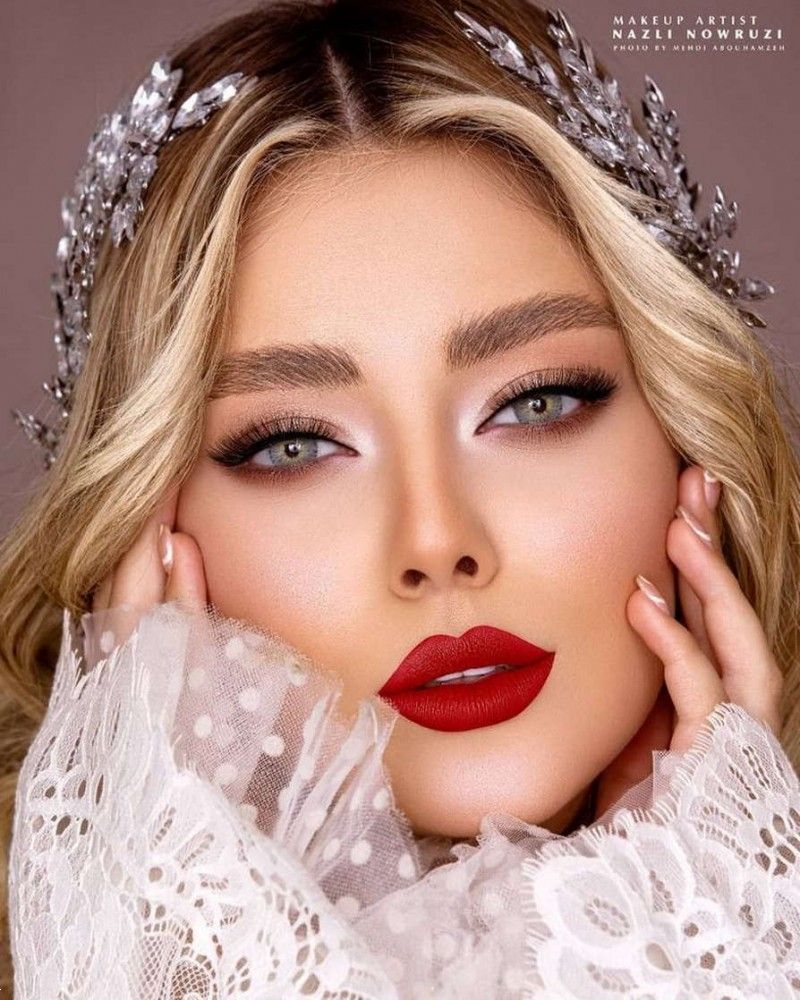 آرايش با رژ قرمز | 20 مدل آرايش با رژ قرمز برای عروسی و بیرون + معرفی بهترین سایه با رژ لب قرمز