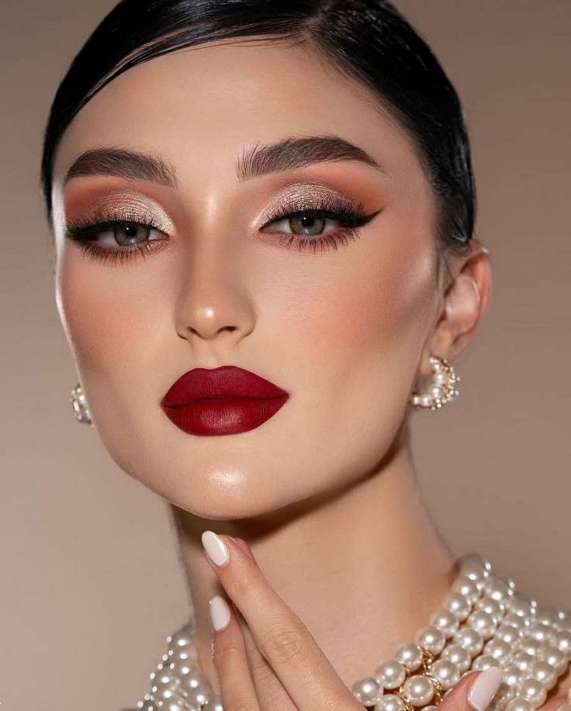آرايش با رژ قرمز | 20 مدل آرايش با رژ قرمز برای عروسی و بیرون + معرفی بهترین سایه با رژ لب قرمز