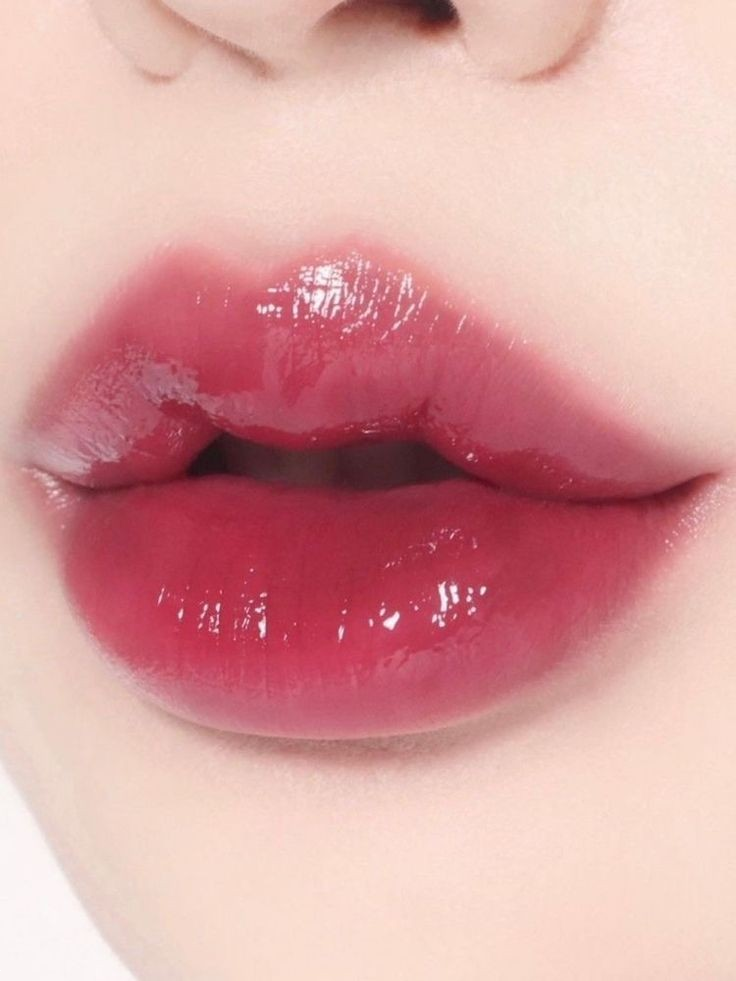 مدل ژل لب کره ای | مقایسه مدل های ژل لب کره‌ ای شیک و ترند ۲۰۲۵ + نکات طلایی و بهترین برند فیلر لب کره ای!