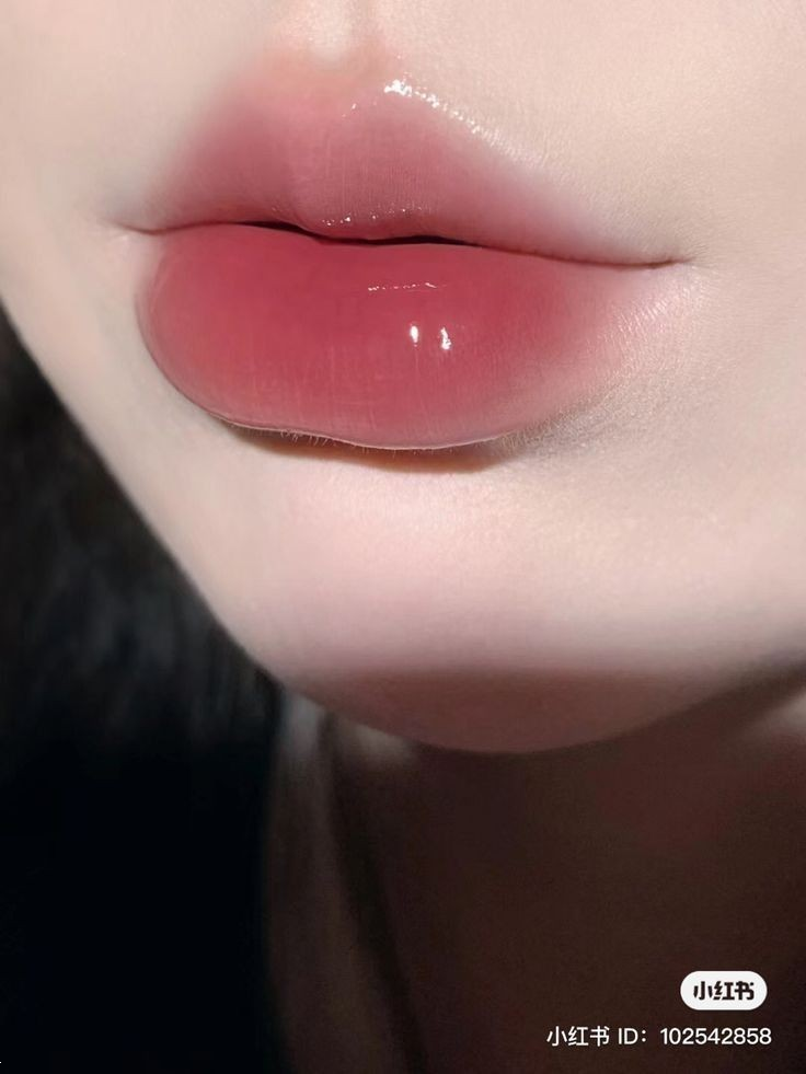 مدل ژل لب کره ای | مقایسه مدل های ژل لب کره‌ ای شیک و ترند ۲۰۲۵ + نکات طلایی و بهترین برند فیلر لب کره ای!