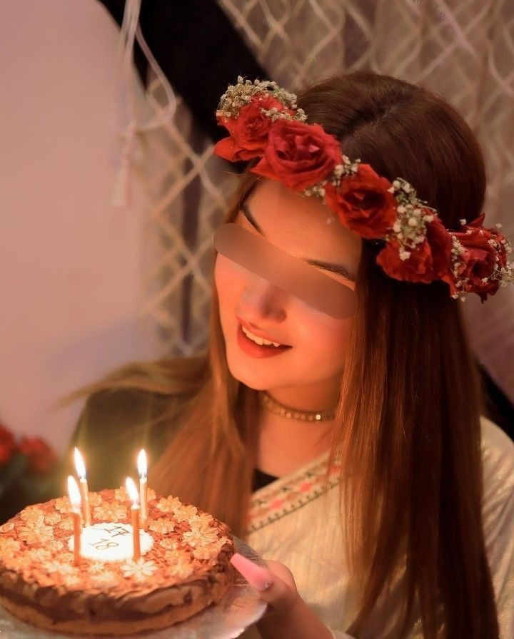 مدل عکس تولد / ۳۰ مدل ژست تولد خاص و جذاب برای دختران باکلاس (در کافه، خانه و طبیعت)