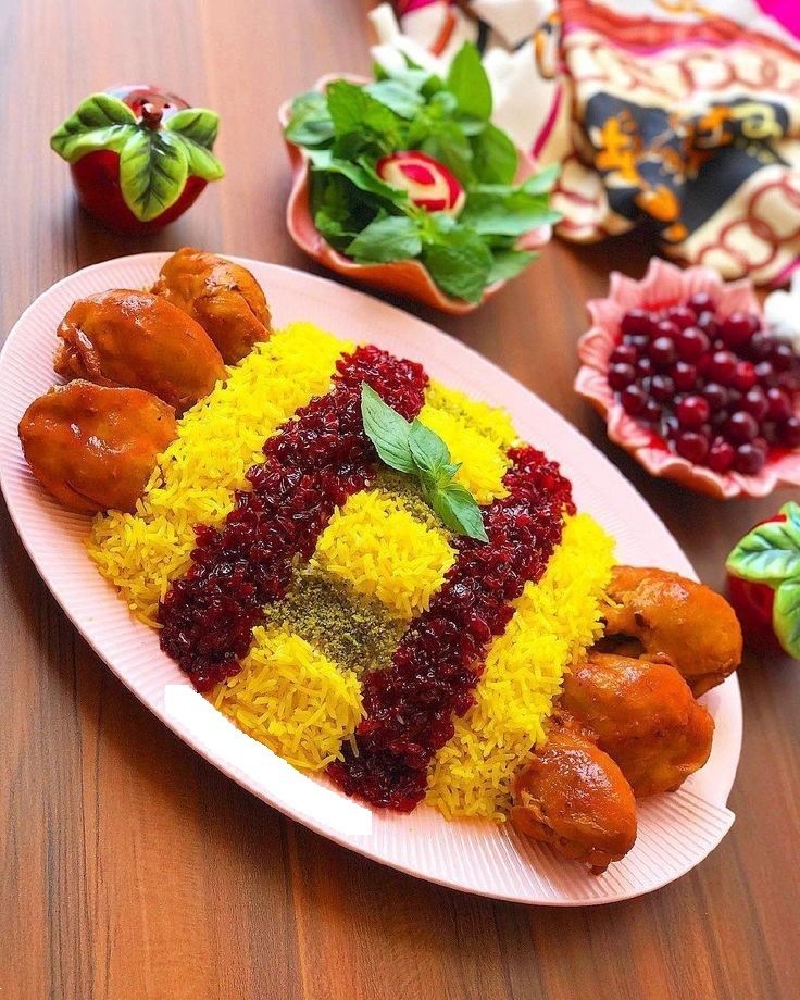 چیدمان زرشک پلو با مرغ | جذاب ترین ایده های خلاقانه و ساده چیدمان زرشک پلو با مرغ مخصوص عروس هایی که میخوان هنرشونو به رخ مادر شوهر بکشن!