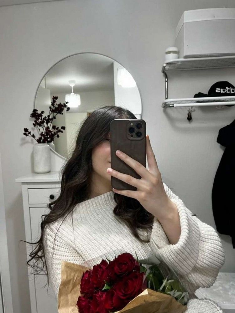 ژست عکاسی جلوی آینه دخترانه | ژست عکاسی جلوی آینه دخترانه 1404 برای همه سنین بسیار ساده و قابل اجرا