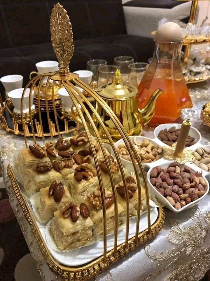 چیدمان شیرینی در دیس | ایده های شیک و جذاب چیدمان شیرینی در دیس برای پاگشای عروس