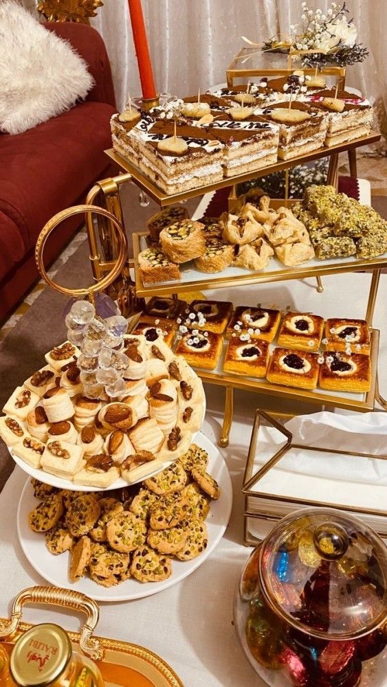 چیدمان شیرینی در دیس | ایده های شیک و جذاب چیدمان شیرینی در دیس برای پاگشای عروس