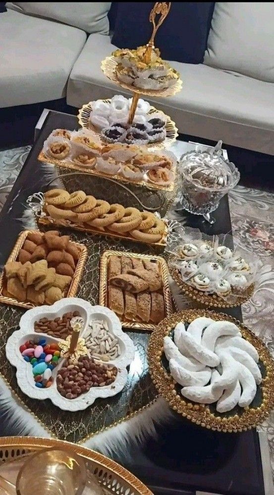 چیدمان شیرینی در دیس | ایده های شیک و جذاب چیدمان شیرینی در دیس برای پاگشای عروس