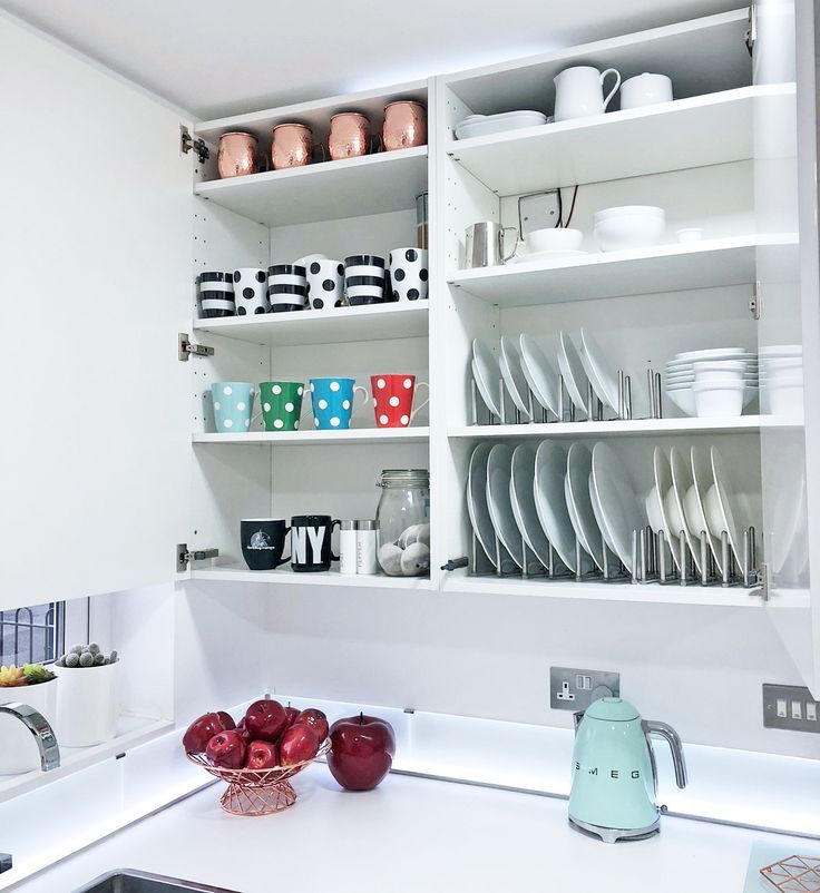 چیدمان لیوان در کابینت | بهترین ایده های کاربردی و شیک چیدمان لیوان در کابینت جهیزیه عروس