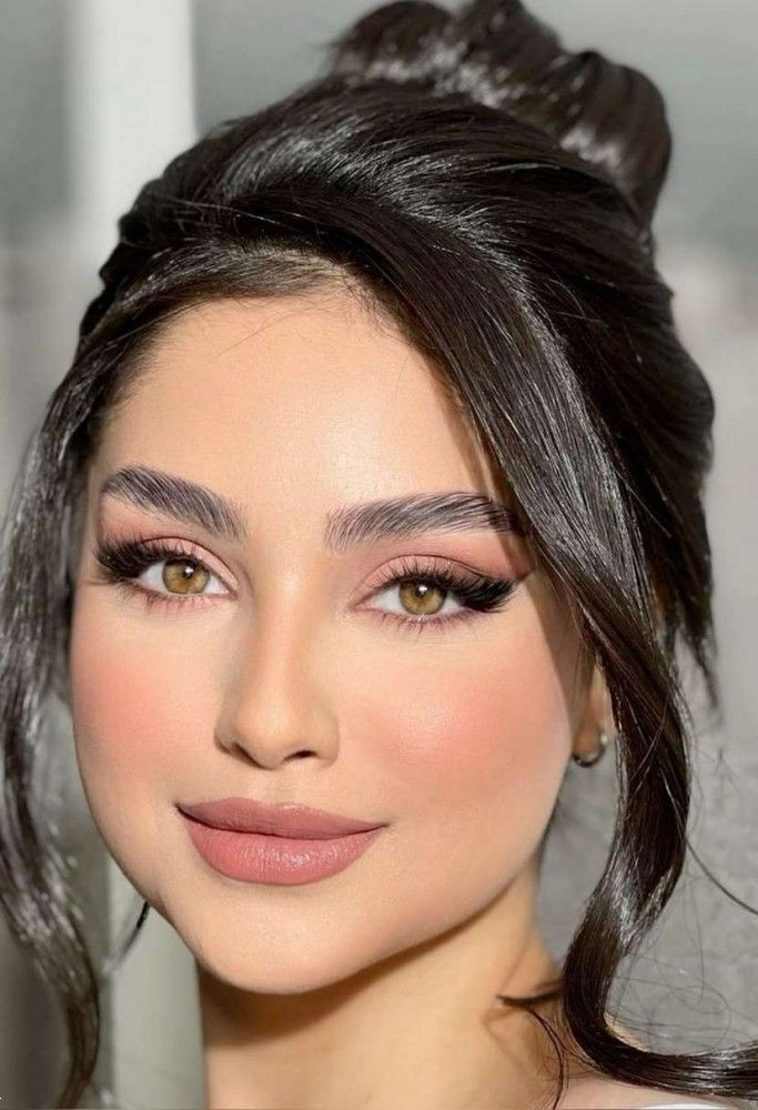 میکاپ عروس با تناژ صورتی | جدیدترین مدل میکاپ عروس ساده و شیک با تناژ صورتی 1404
