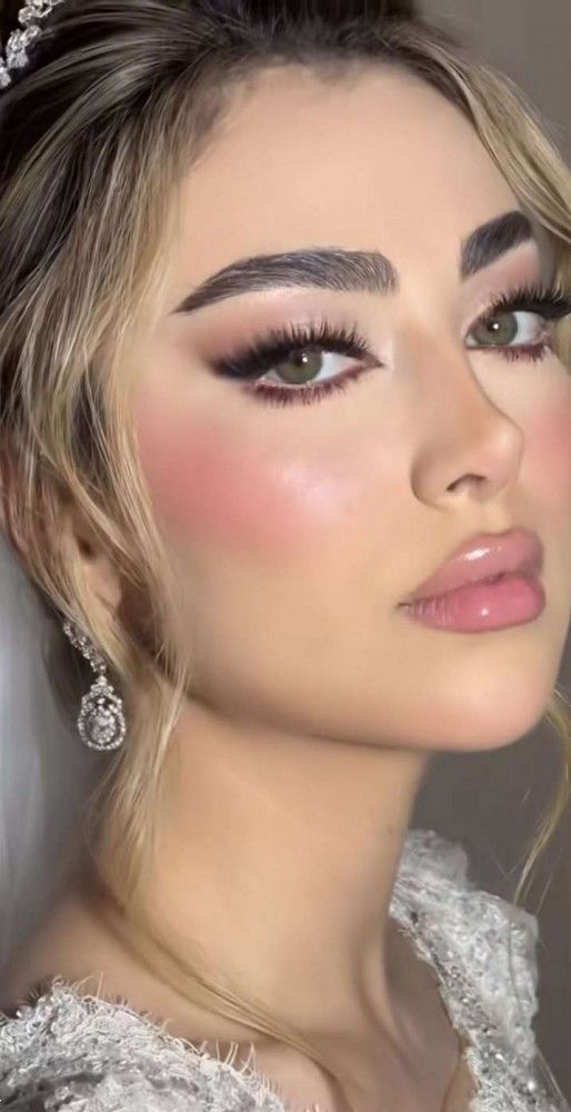 میکاپ عروس با تناژ صورتی | جدیدترین مدل میکاپ عروس ساده و شیک با تناژ صورتی 1404