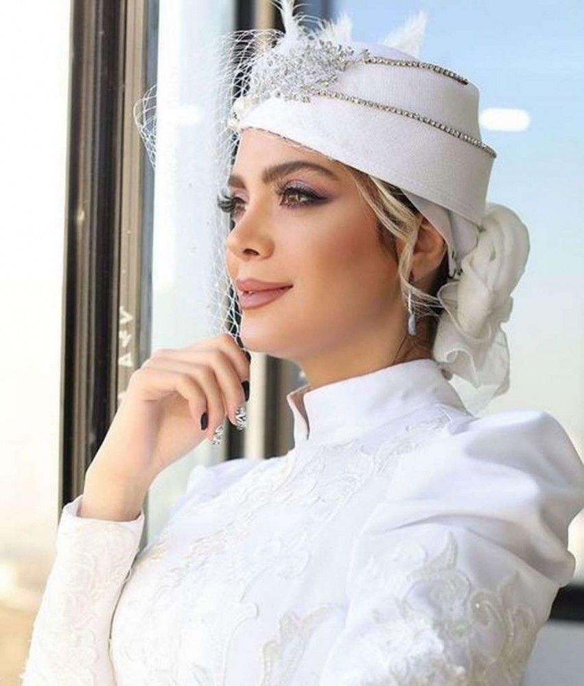 کلاه عروس برای عقد | 20 مدل کلاه عروس برای عقد و عروسی با آرایش و مدل موی مناسب با آن