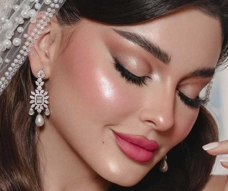 میکاپ پوست روشن | کالکشنی از شیک‌ترین مدل های میکاپ پوست روشن و سفید که زیبایی‌تان را ۲چندان میکند، مناسب عروسی و مجالس! + نکات تخصصی