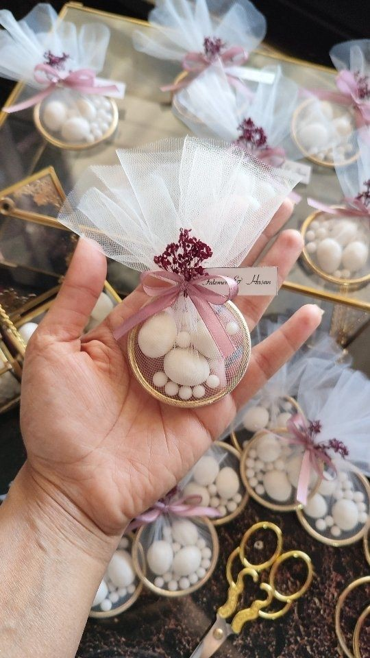 گیفت عروسی | ۲۵ مدل لاکچری و ساده گیفت عروسی برای هر سلیقه و هر بودجه‌ای!