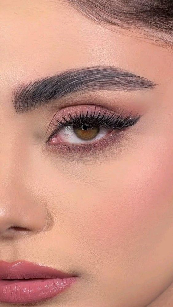 مدل ابرو طبیعی دخترانه | جدیدترین مدل ابرو طبیعی دخترانه که شما را جذاب تر می کند!
