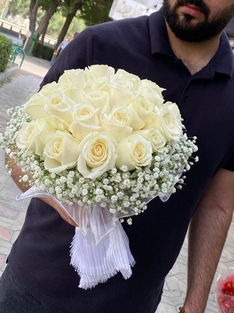 خرید دسته گل عروس و تزیین ماشین عروس در اصفهان | شیک‌ترین مدل‌ها و طرح‌های ترند ۲۰۲۵ 