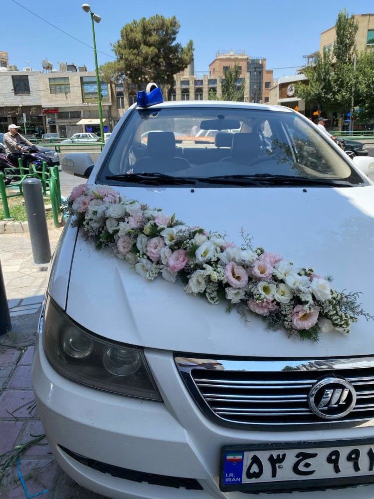 خرید دسته گل عروس و تزیین ماشین عروس در اصفهان | شیک‌ترین مدل‌ها و طرح‌های ترند ۲۰۲۵ 