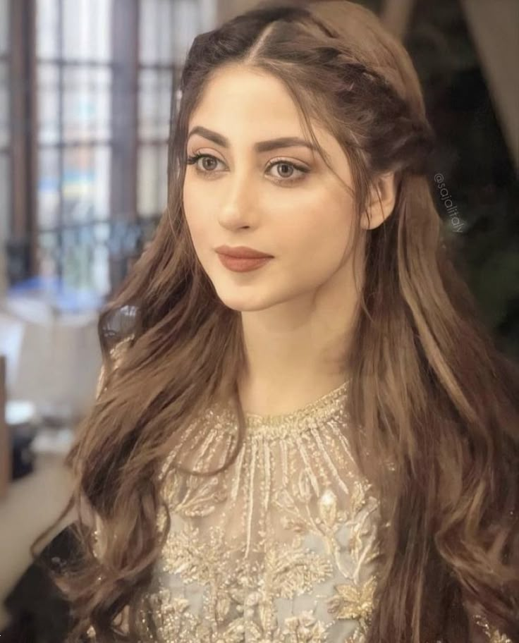 مدل جلوی مو | با این ۲۵ مدل جلوی مو شیک و ترند، جلوه صورتت رو چند برابر کن! (از ساده و روزمره تا عروسی)