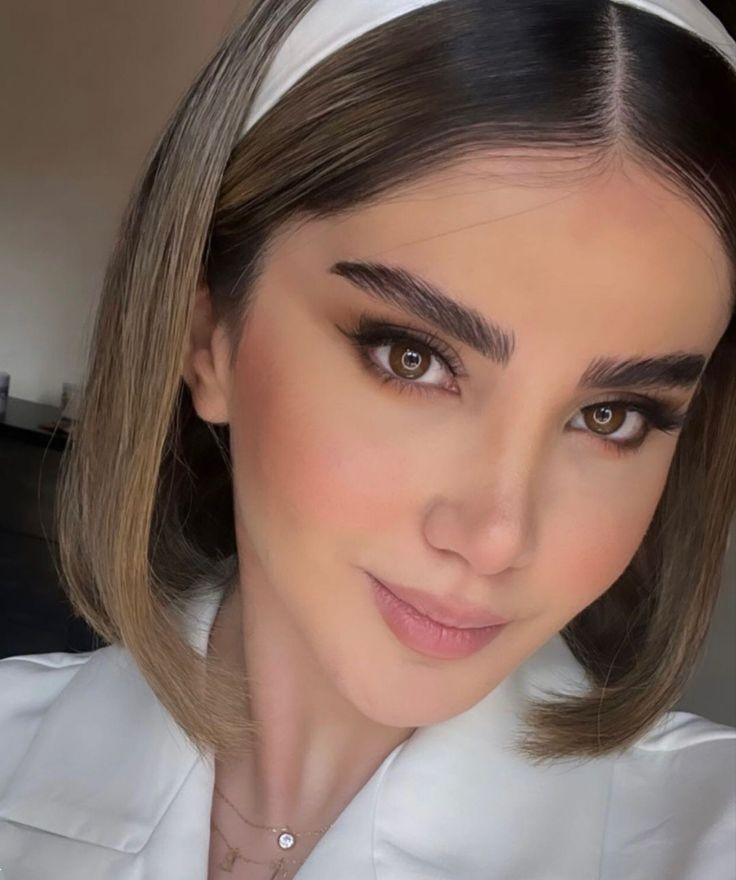 میکاپ ساده و شیک | ۲۰ مدل میکاپ ساده و شیک دخترونه برای مهمانی‌های اداری و رسمی + ۸ ترفند طلایی آرایش لایت!