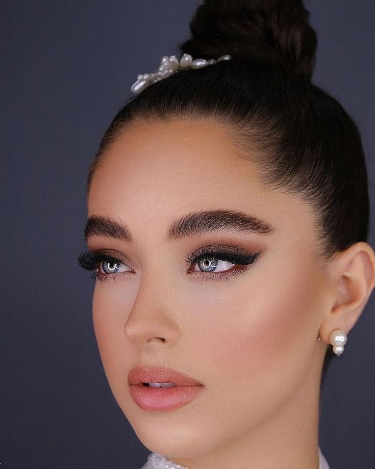 میکاپ ساده و شیک | ۲۰ مدل میکاپ ساده و شیک دخترونه برای مهمانی‌های اداری و رسمی + ۸ ترفند طلایی آرایش لایت!