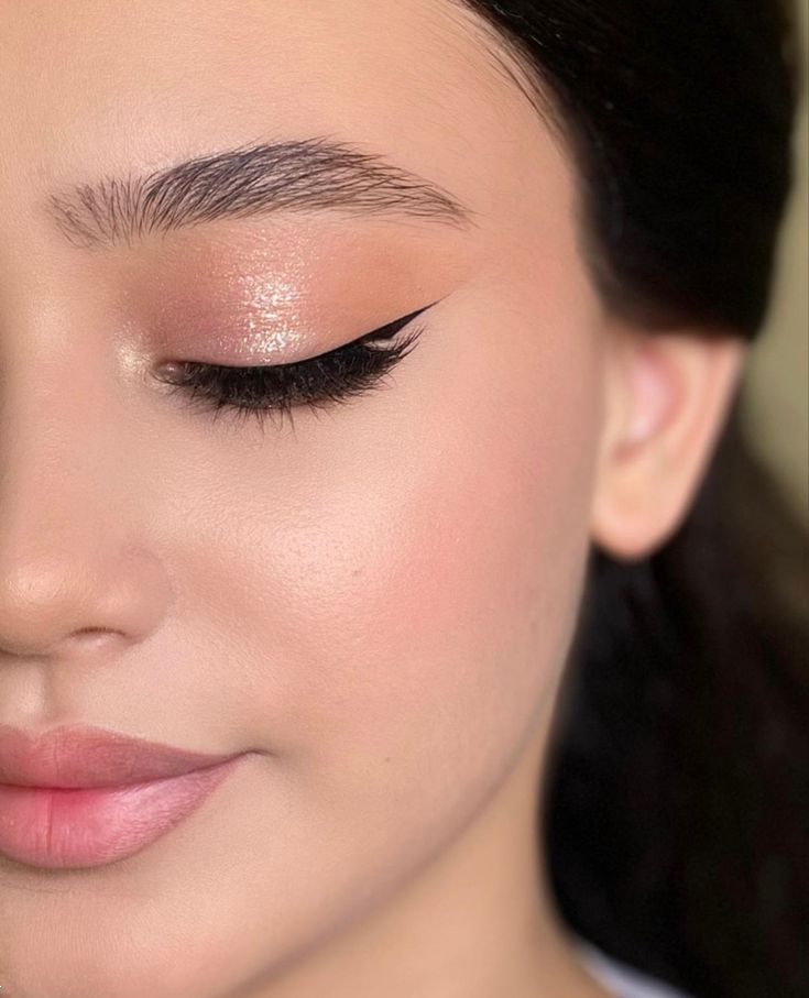 میکاپ ساده و شیک | ۲۰ مدل میکاپ ساده و شیک دخترونه برای مهمانی‌های اداری و رسمی + ۸ ترفند طلایی آرایش لایت!