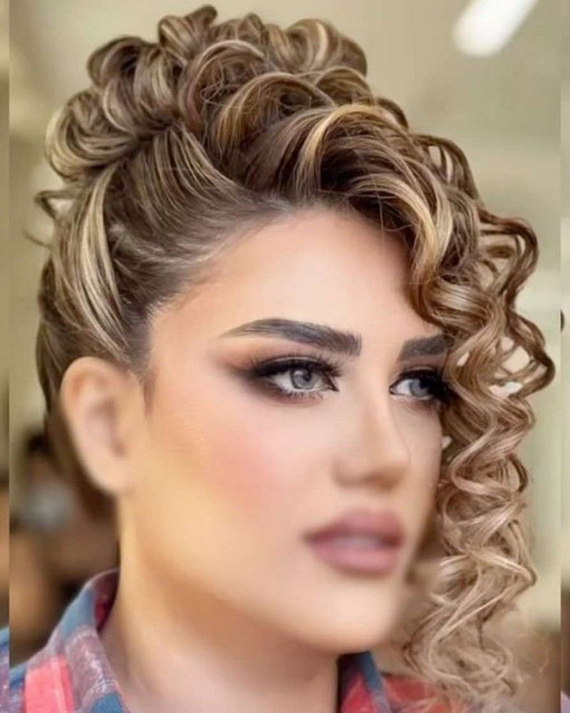 مدل میکاپ با موی فر | 25 مدل میکاپ با موی فر ریز و درشت و حتی کوتاه و بلند برای عروسی و مجالس خودمونی