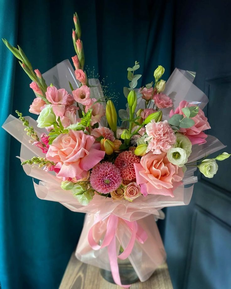 مدل دسته گل | ۳۰ مدل دسته گل لاکچری و خاص ۲۰۲۵ برای عروسی، تولد و مهمانی های شیک!