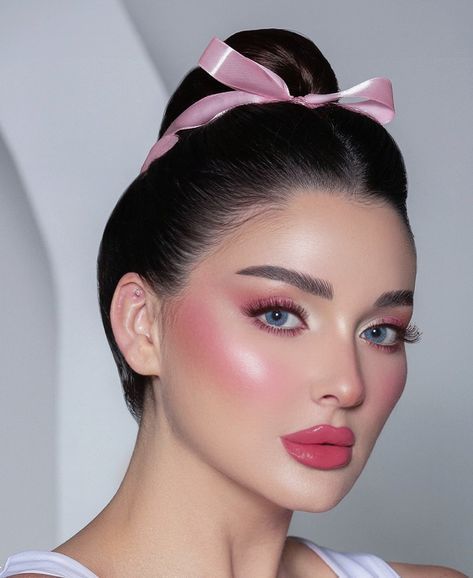 میکاپ با رژگونه صورتی | 30 ایده ارایش با سایه چشم و رژگونه صورتی ترند تابستان امسال