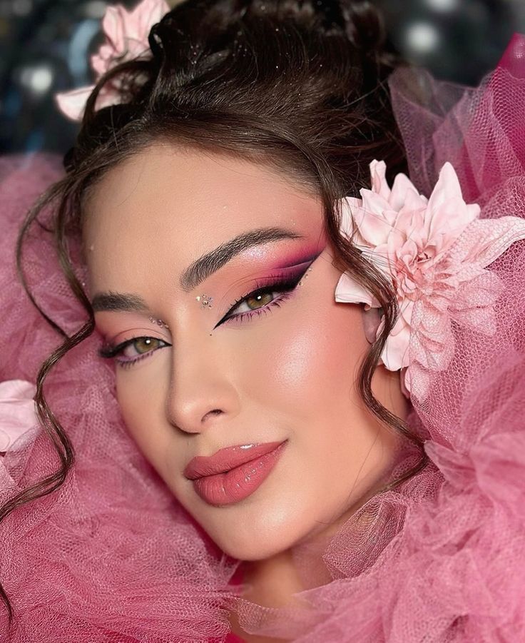 میکاپ با رژگونه صورتی | 30 ایده ارایش با سایه چشم و رژگونه صورتی ترند تابستان امسال