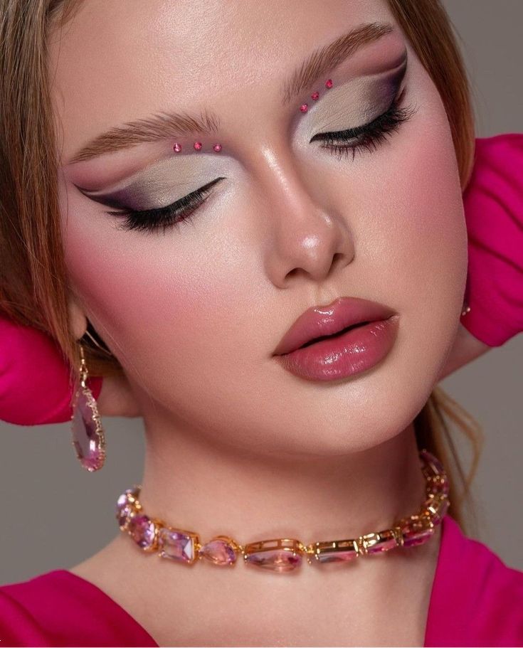 میکاپ با رژگونه صورتی | 30 ایده ارایش با سایه چشم و رژگونه صورتی ترند تابستان امسال