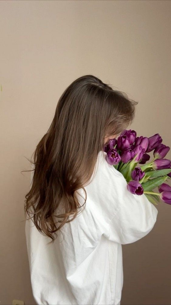 عکس دختر با دسته گل | 30 ایده عکاسی و عکس دختر با دسته گل برای پروفایل