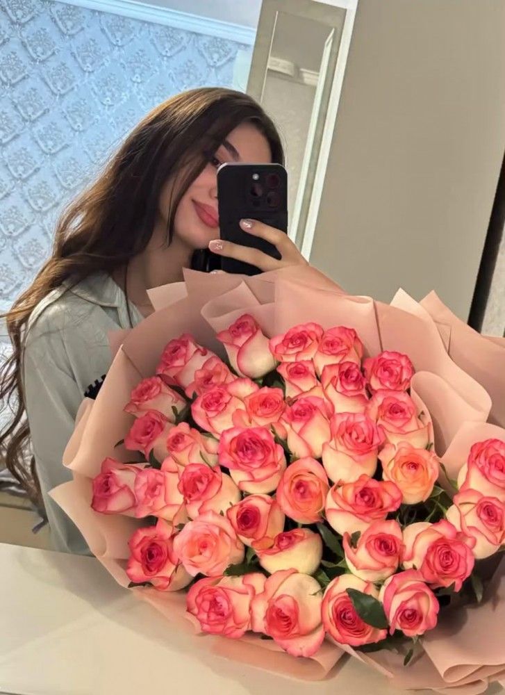 عکس دختر با دسته گل | 30 ایده عکاسی و عکس دختر با دسته گل برای پروفایل