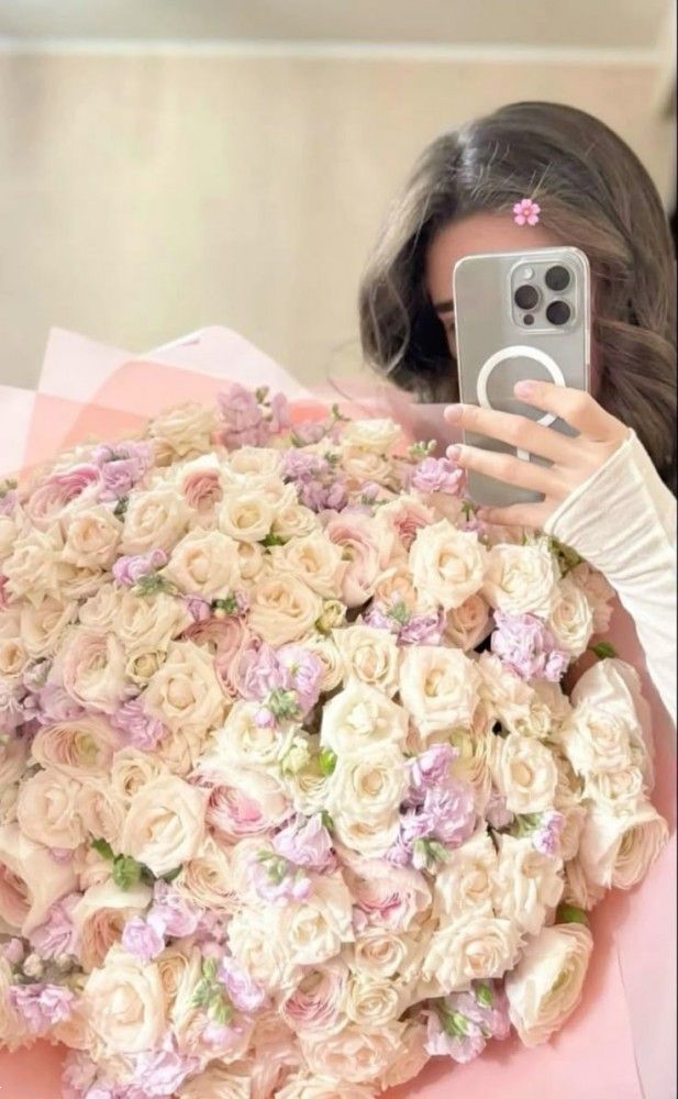 عکس دختر با دسته گل | 30 ایده عکاسی و عکس دختر با دسته گل برای پروفایل