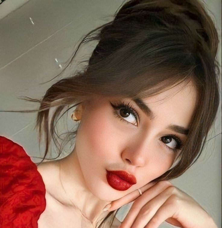 میکاپ برای مهمانی عصر | ۲۰ مدل آرایش شیک و جذاب برای درخشیدن در مهمانی های عصر از ساده تا مجلسی + فوت و فن های آرایش بی نقص!