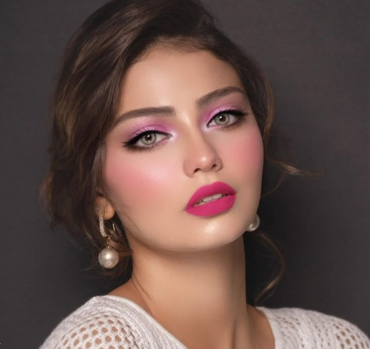میکاپ برای مهمانی عصر | ۲۰ مدل آرایش شیک و جذاب برای درخشیدن در مهمانی های عصر از ساده تا مجلسی + فوت و فن های آرایش بی نقص!