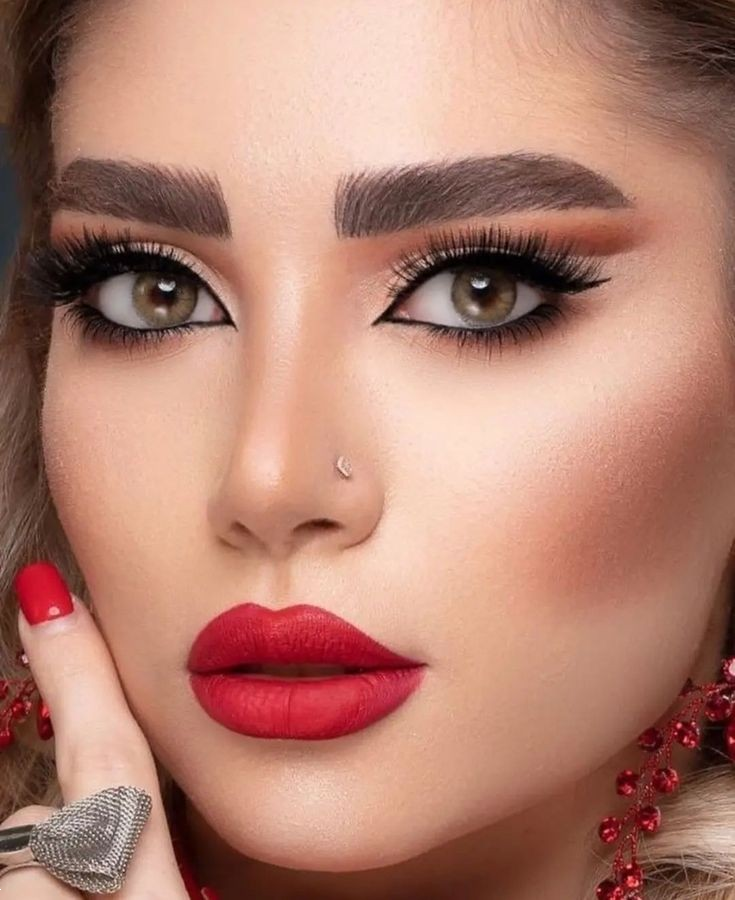 میکاپ برای مهمانی عصر | ۲۰ مدل آرایش شیک و جذاب برای درخشیدن در مهمانی های عصر از ساده تا مجلسی + فوت و فن های آرایش بی نقص!