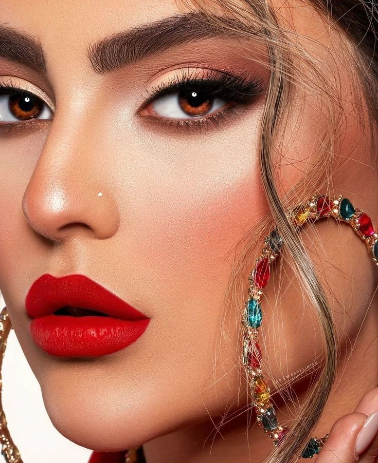 میکاپ برای مهمانی عصر | ۲۰ مدل آرایش شیک و جذاب برای درخشیدن در مهمانی های عصر از ساده تا مجلسی + فوت و فن های آرایش بی نقص!