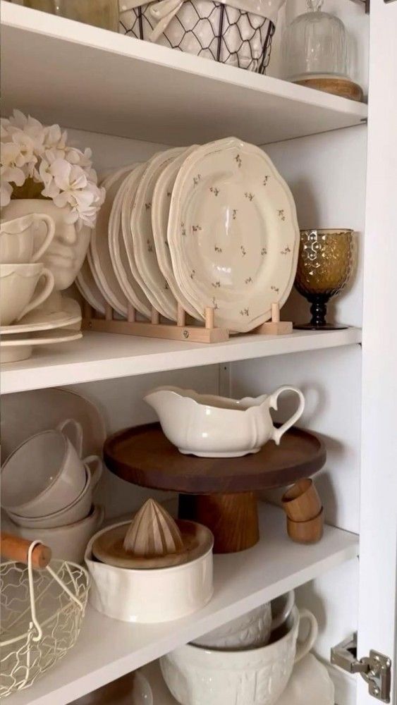 چیدمان ظروف چینی در کابینت | بهترین چیدمان ظروف چینی در کابینت عروس