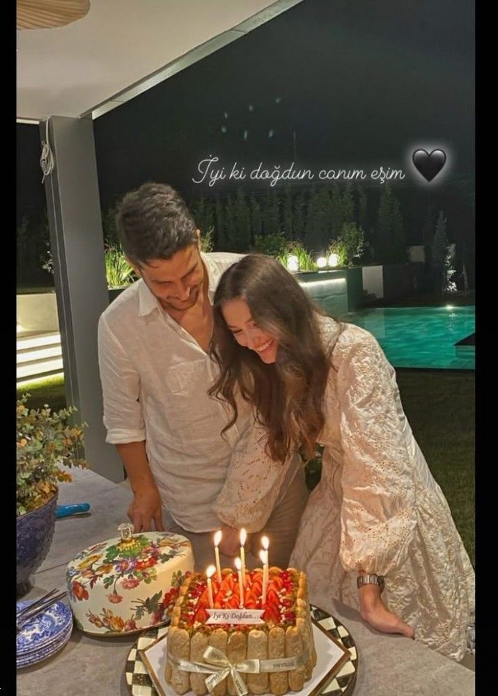 عکس تولد عاشقانه دونفره | 30 ژست عکاسی تولد عاشقانه دونفره خاص و جدید در خانه